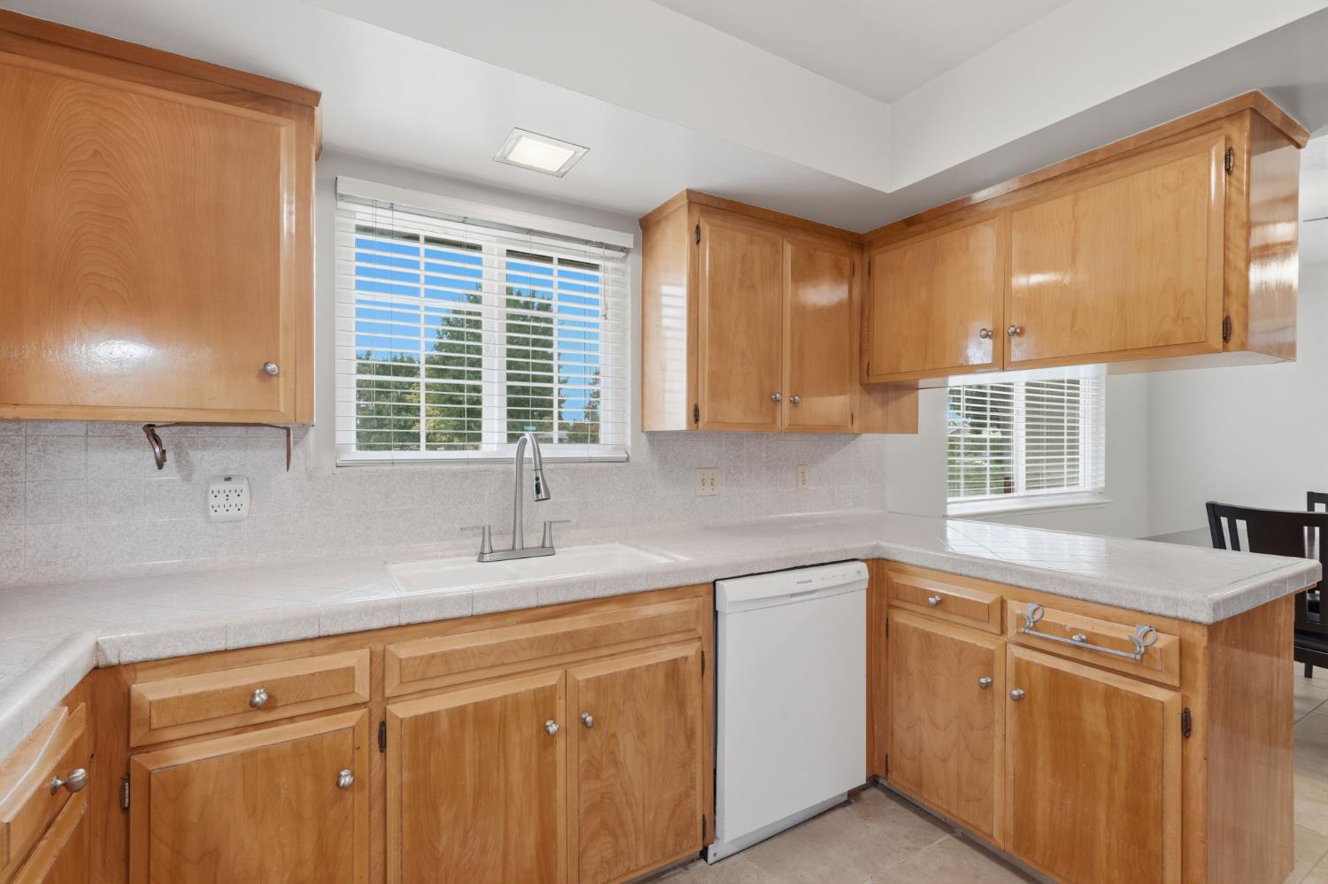 696 W Celeste Ave, Fresno, CA 93704
