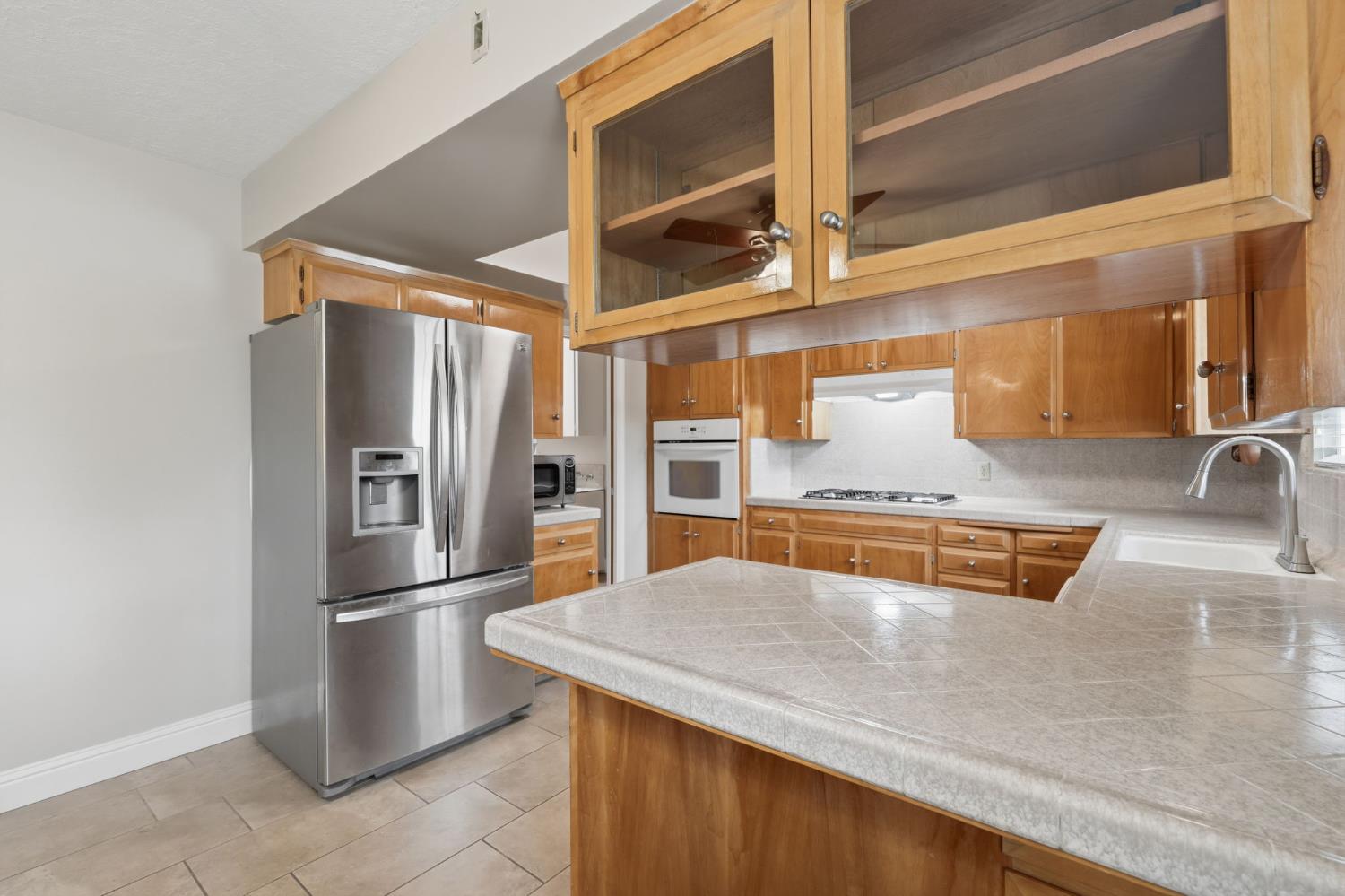 696 W Celeste Ave, Fresno, CA 93704