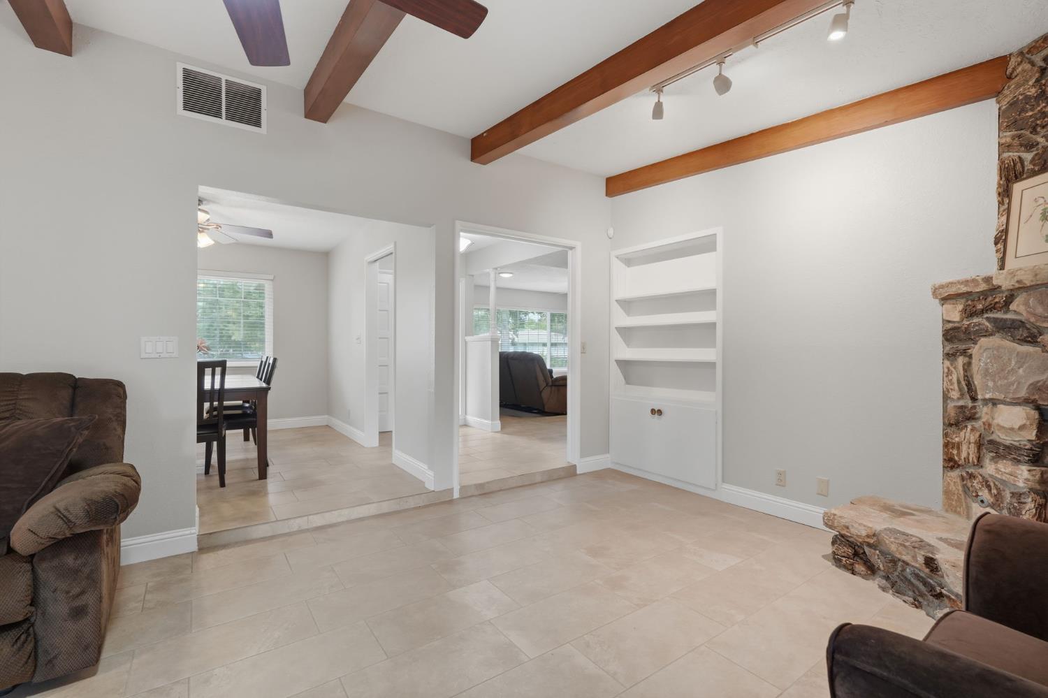 696 W Celeste Ave, Fresno, CA 93704