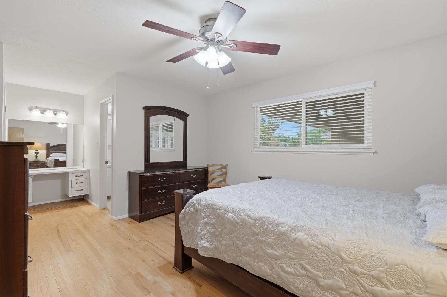 696 W Celeste Ave, Fresno, CA 93704