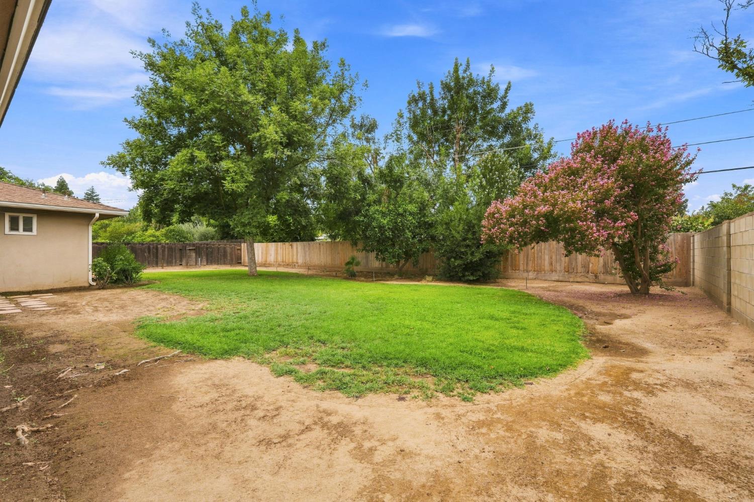 696 W Celeste Ave, Fresno, CA 93704