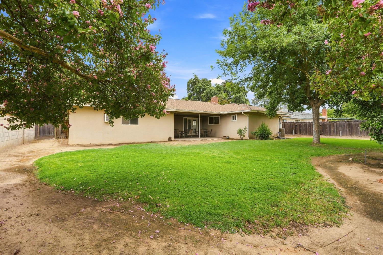 696 W Celeste Ave, Fresno, CA 93704