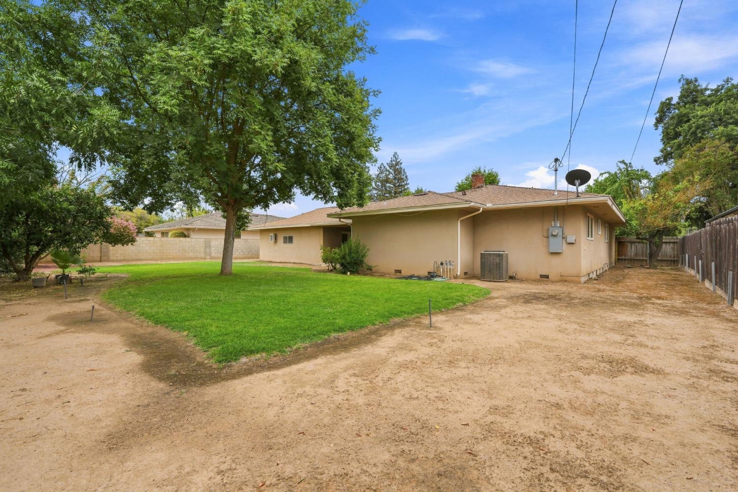 696 W Celeste Ave, Fresno, CA 93704