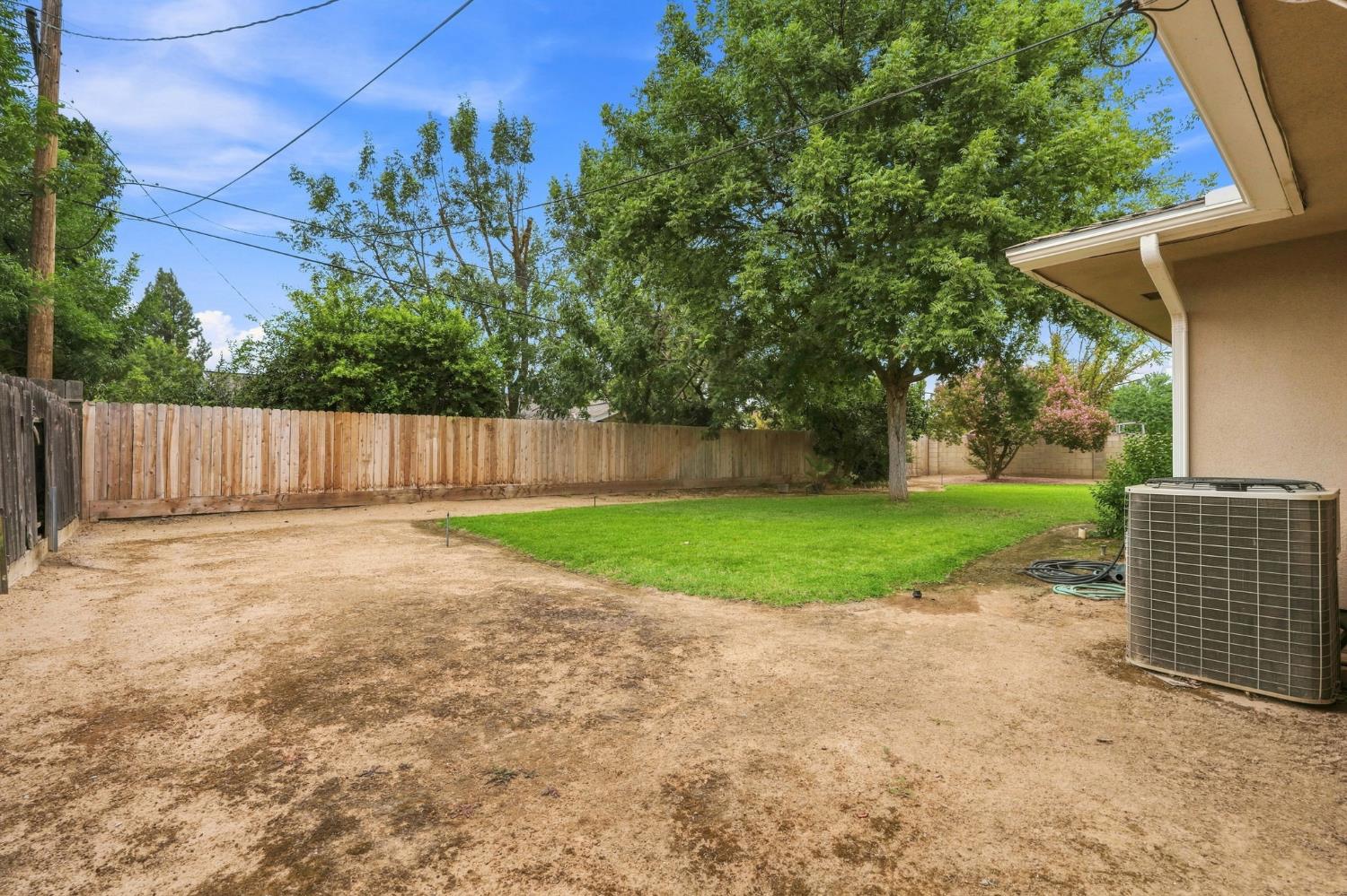 696 W Celeste Ave, Fresno, CA 93704