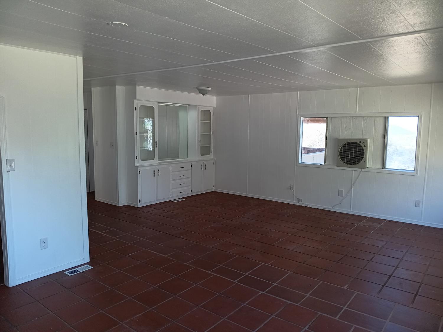 45682 Columbine Ln, Yokuts Valley, CA 93675