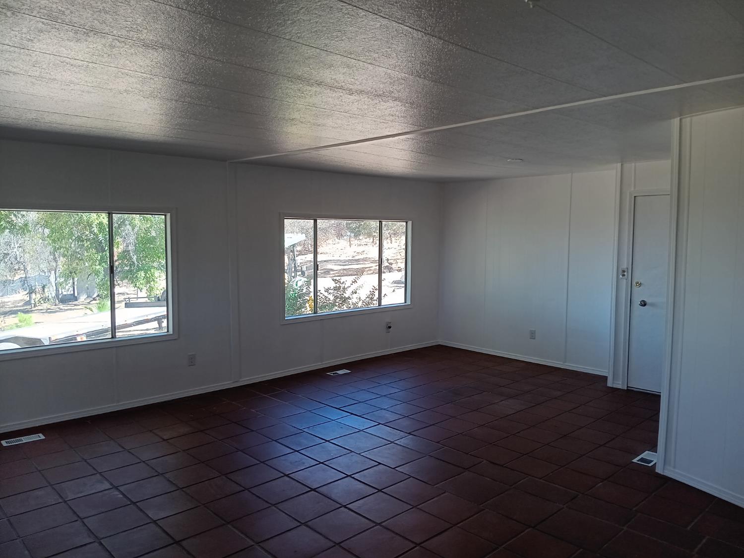 45682 Columbine Ln, Yokuts Valley, CA 93675