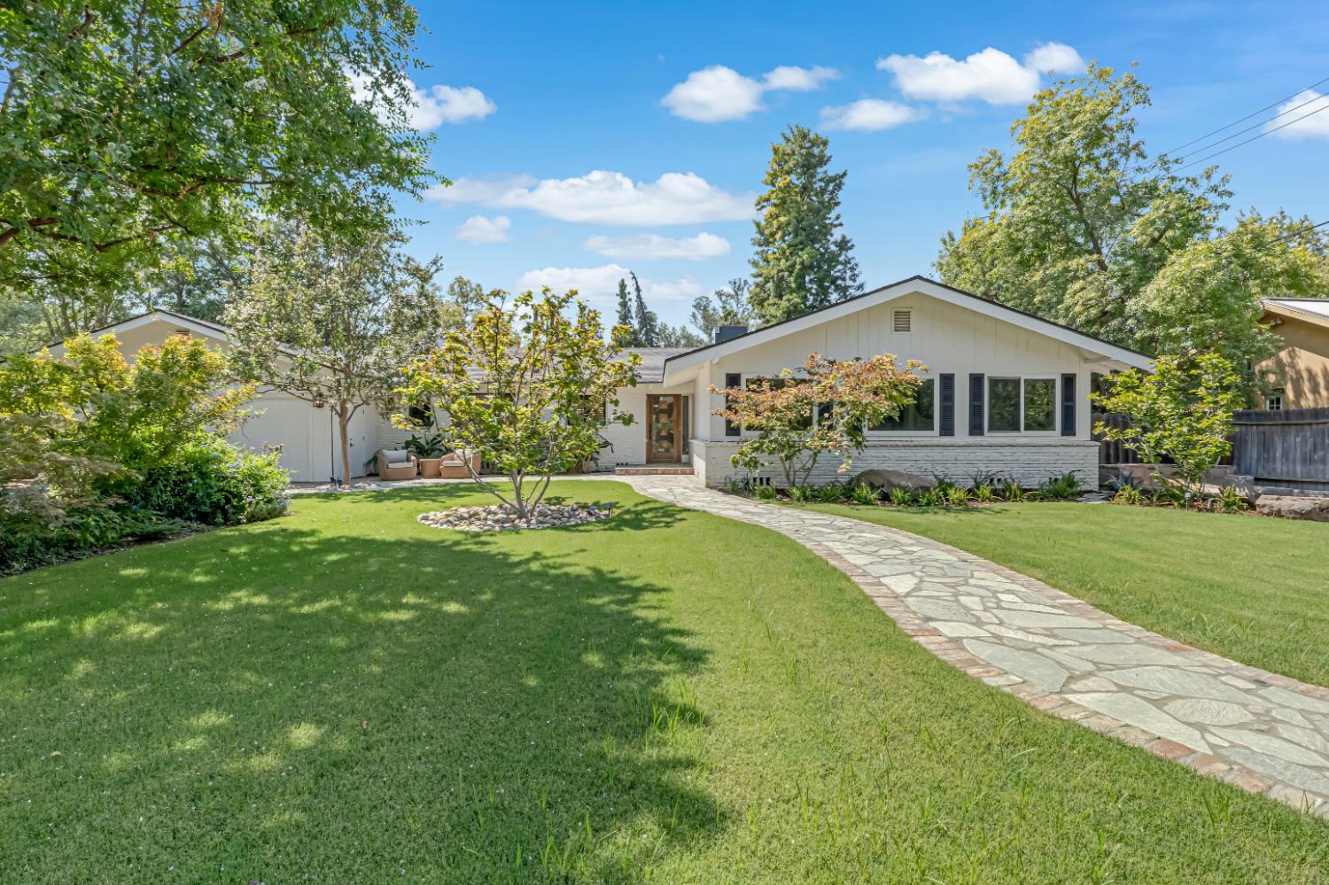4949 N Wishon Ct, Fresno, CA 93704