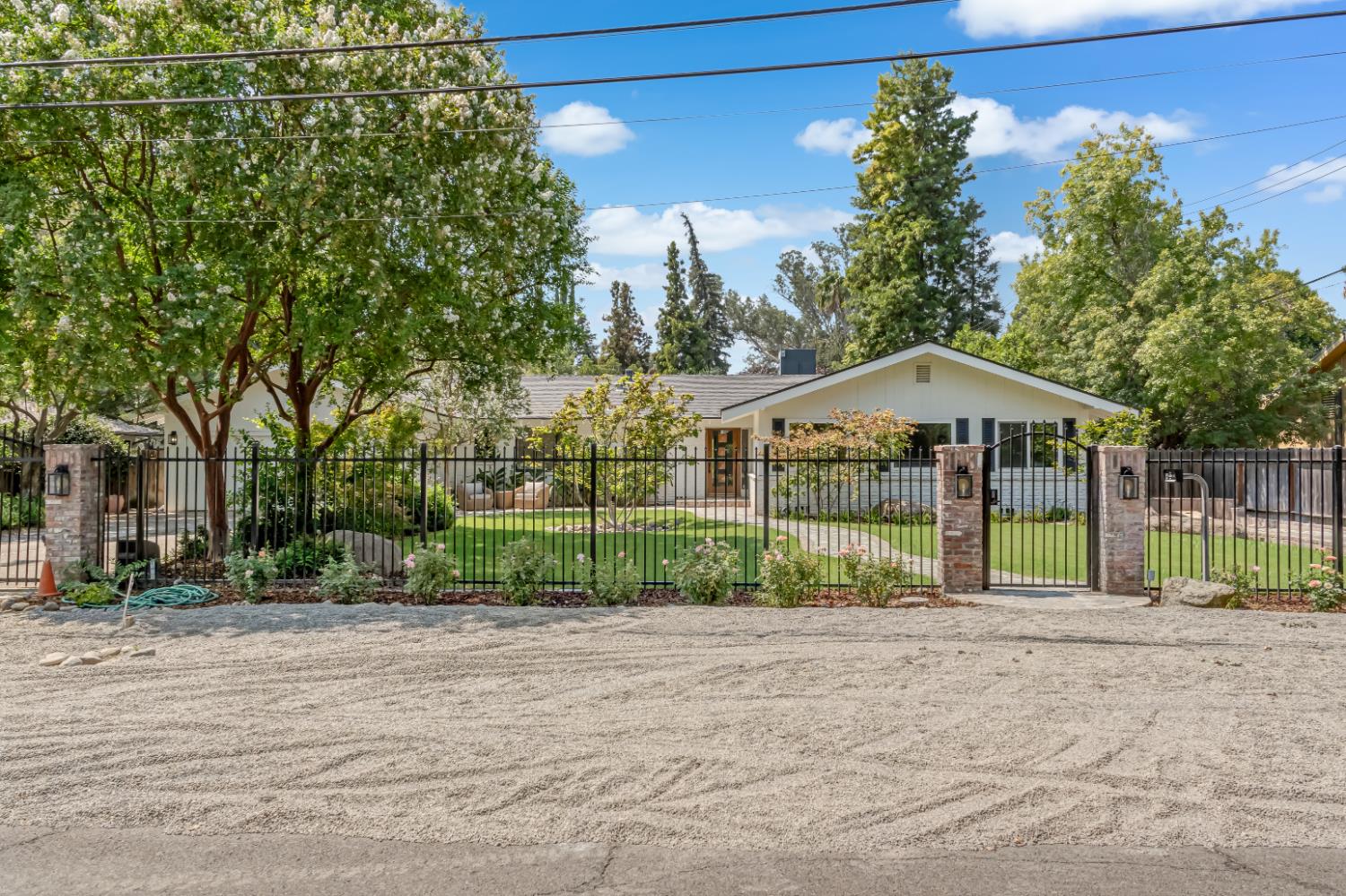 4949 N Wishon Ct, Fresno, CA 93704