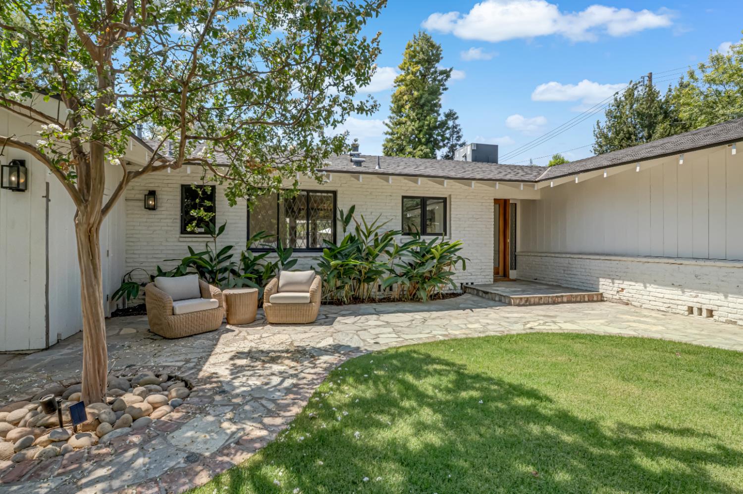 4949 N Wishon Ct, Fresno, CA 93704