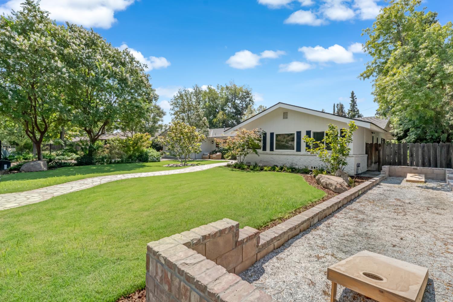 4949 N Wishon Ct, Fresno, CA 93704