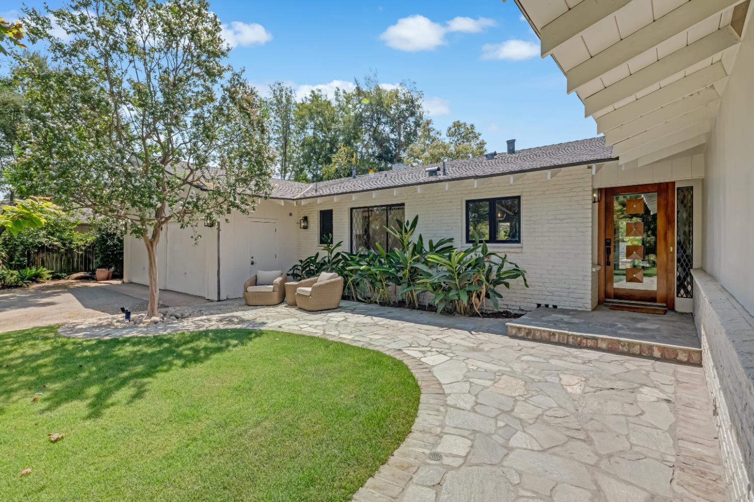 4949 N Wishon Ct, Fresno, CA 93704