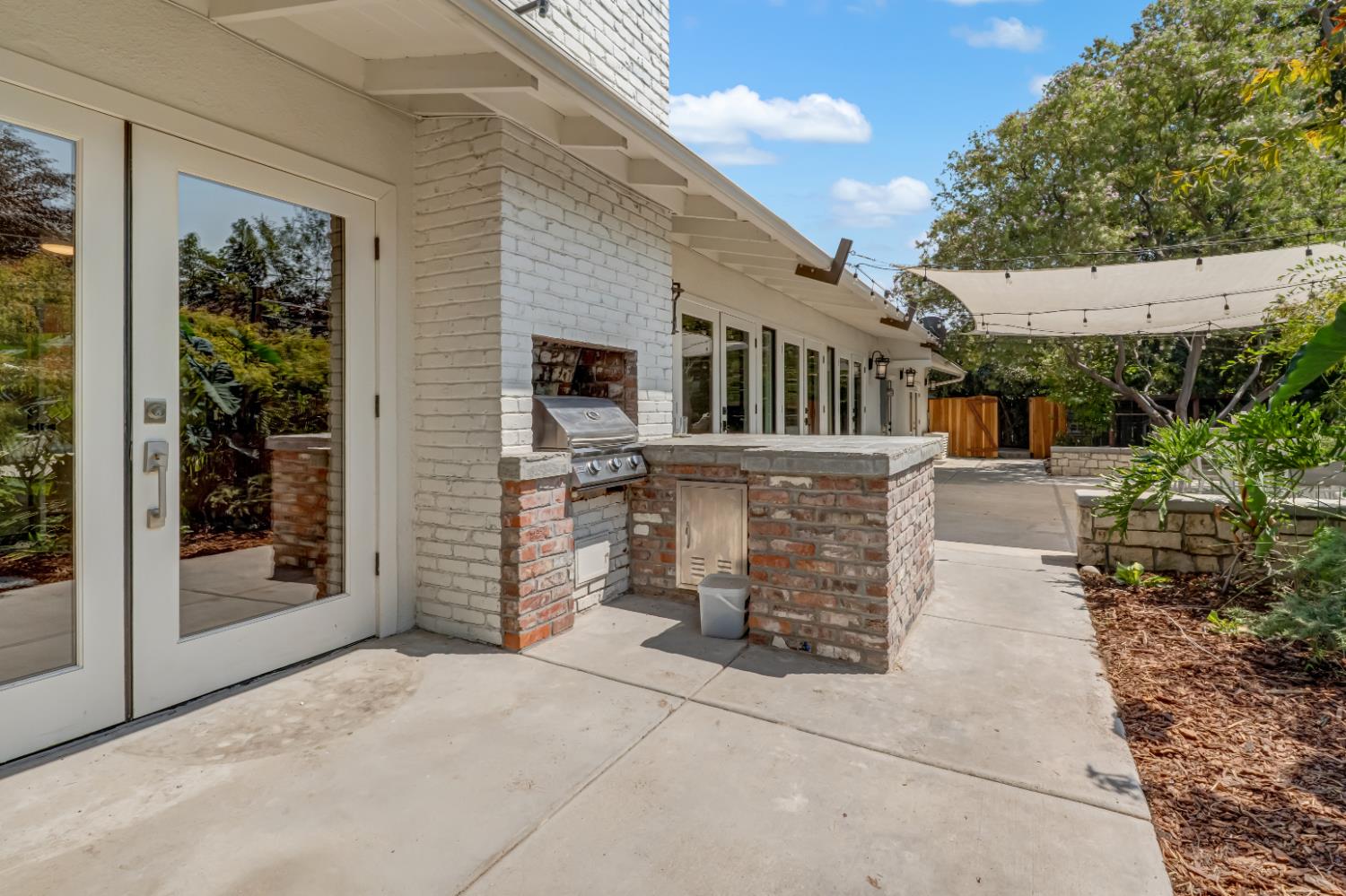 4949 N Wishon Ct, Fresno, CA 93704