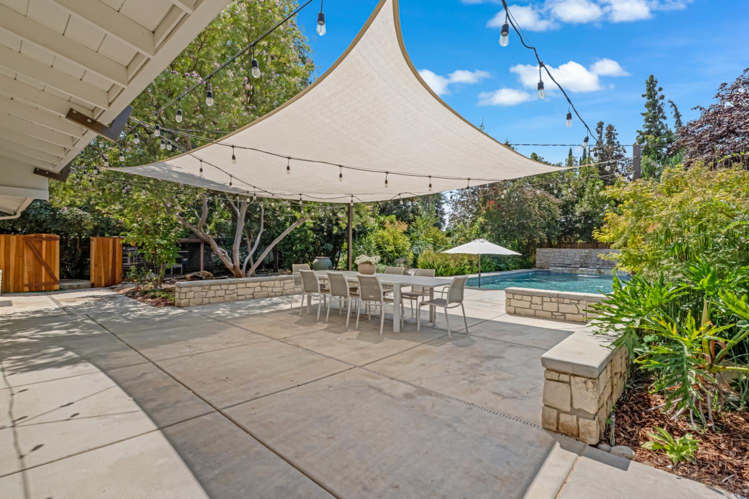 4949 N Wishon Ct, Fresno, CA 93704