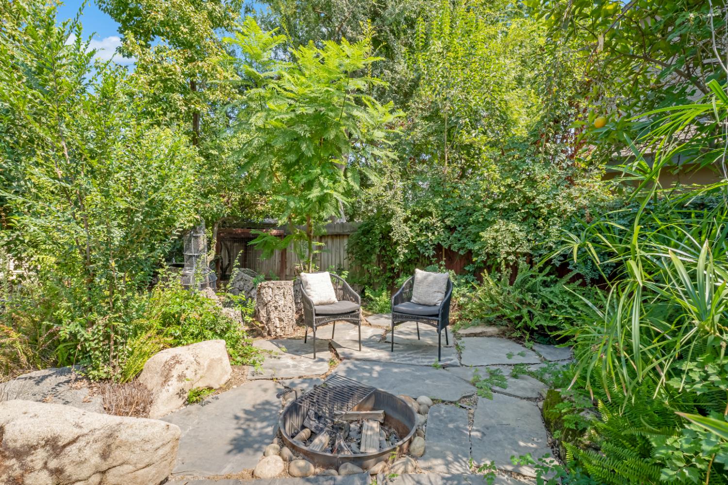 4949 N Wishon Ct, Fresno, CA 93704