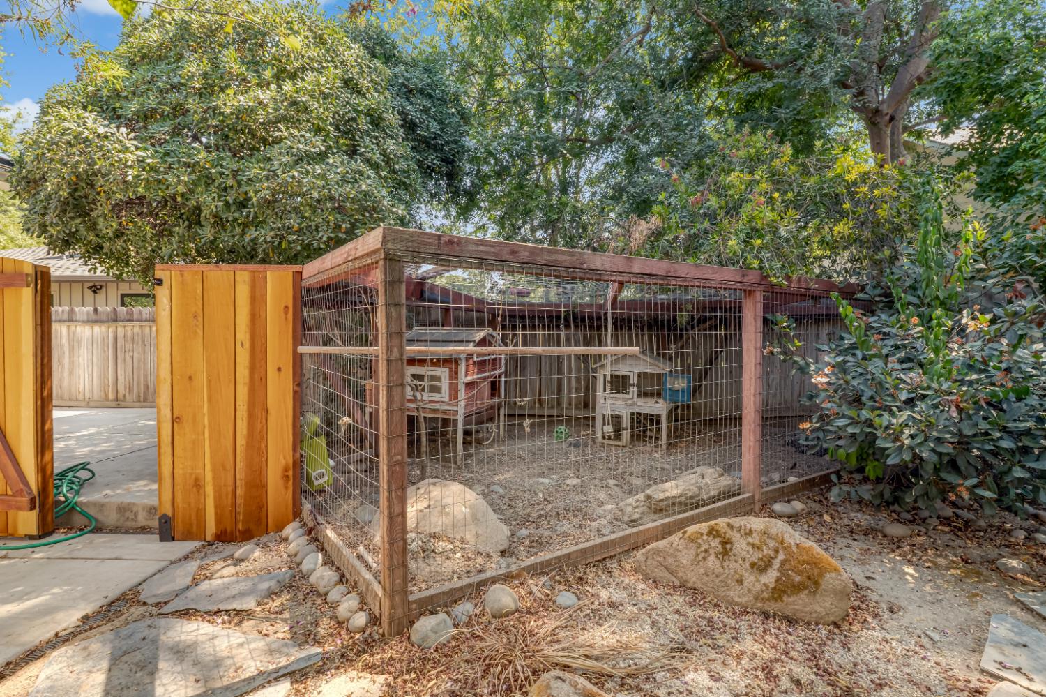 4949 N Wishon Ct, Fresno, CA 93704