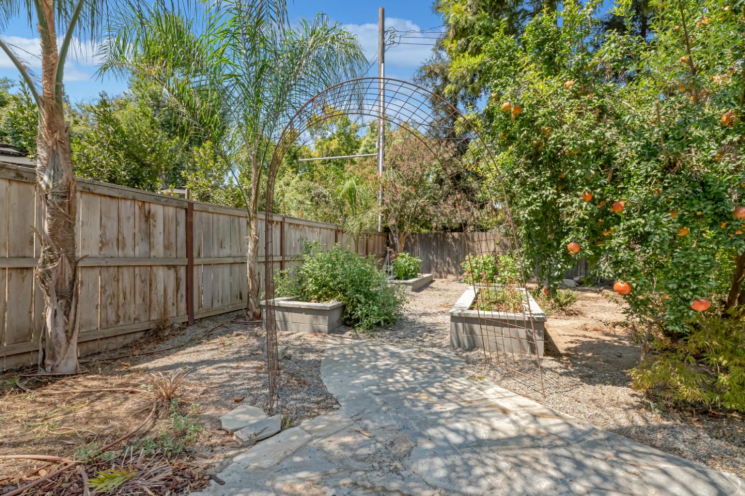 4949 N Wishon Ct, Fresno, CA 93704