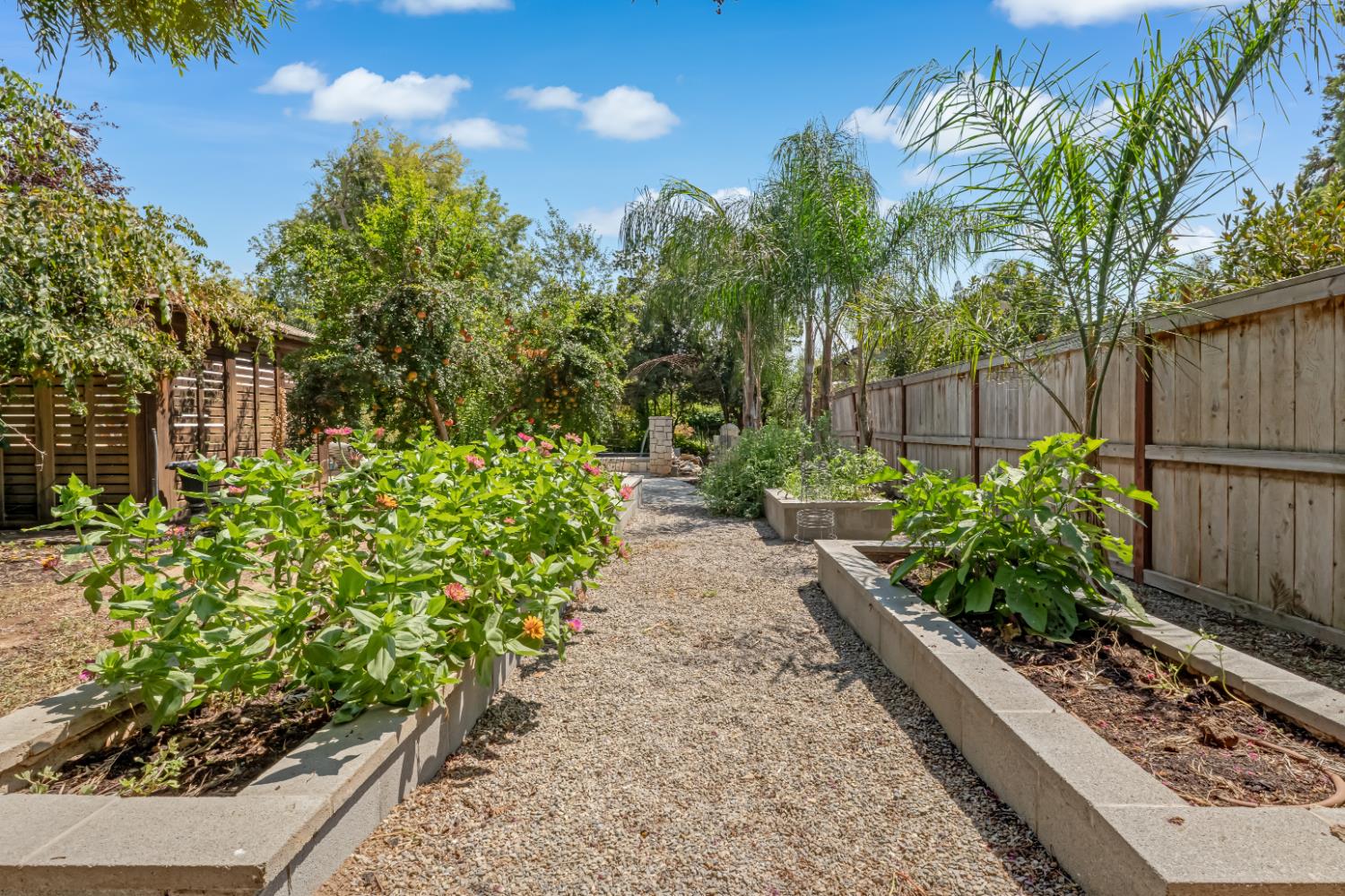 4949 N Wishon Ct, Fresno, CA 93704