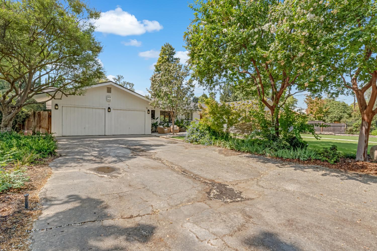 4949 N Wishon Ct, Fresno, CA 93704