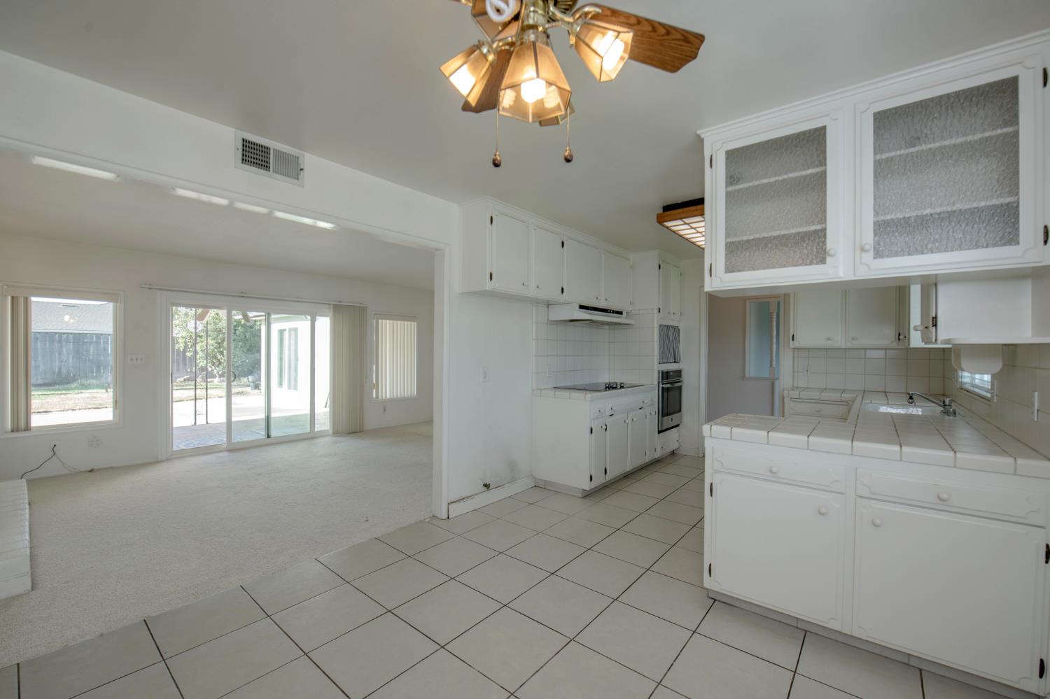 881 E Minarets Ave, Fresno, CA 93720