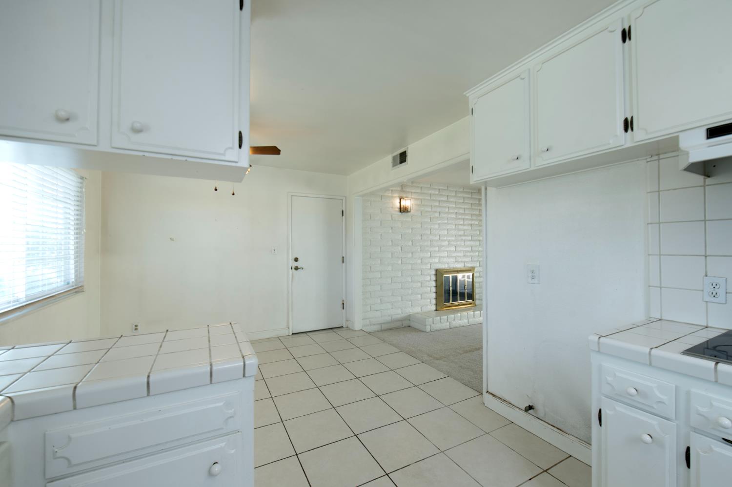 881 E Minarets Ave, Fresno, CA 93720
