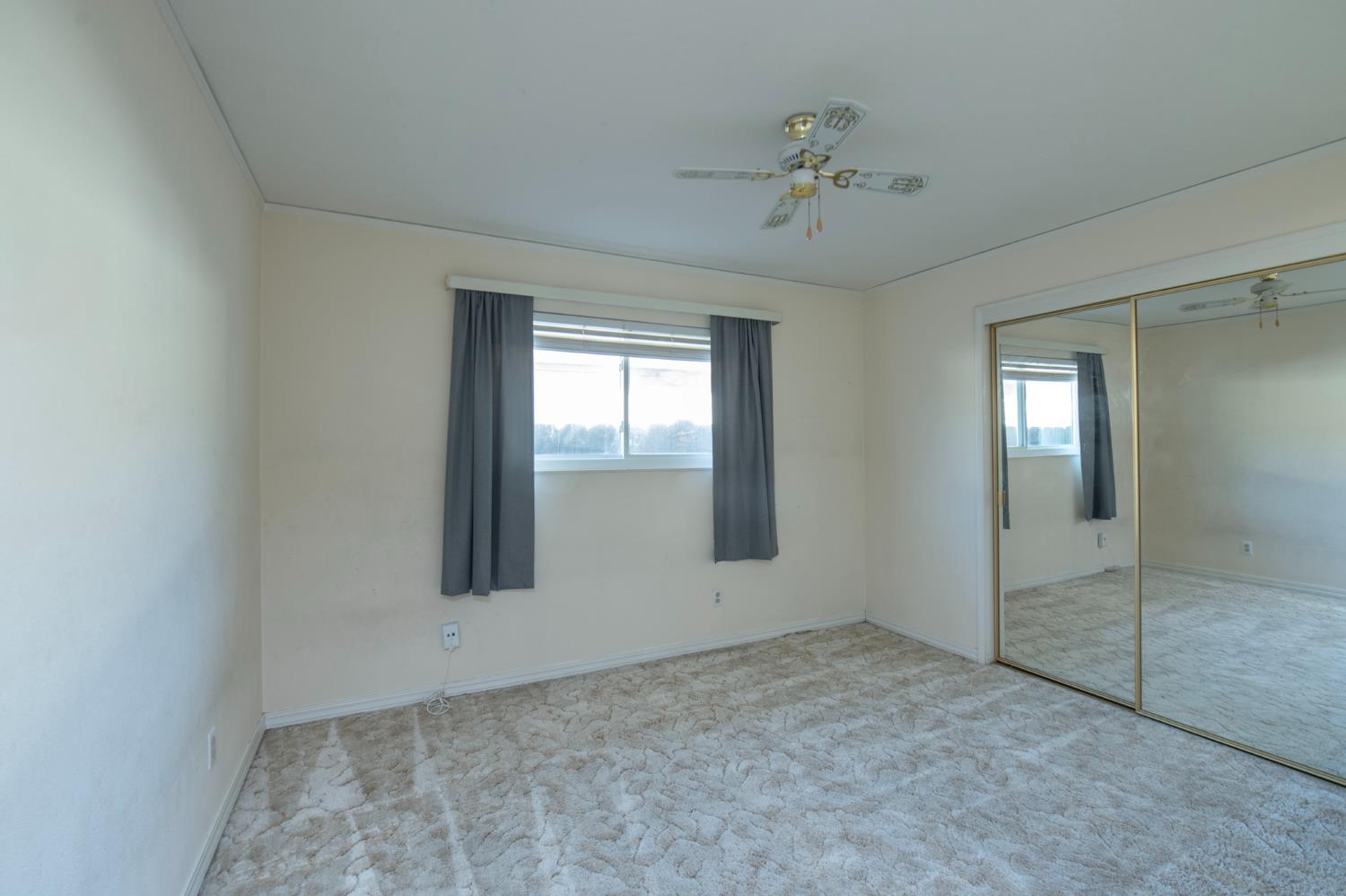 881 E Minarets Ave, Fresno, CA 93720