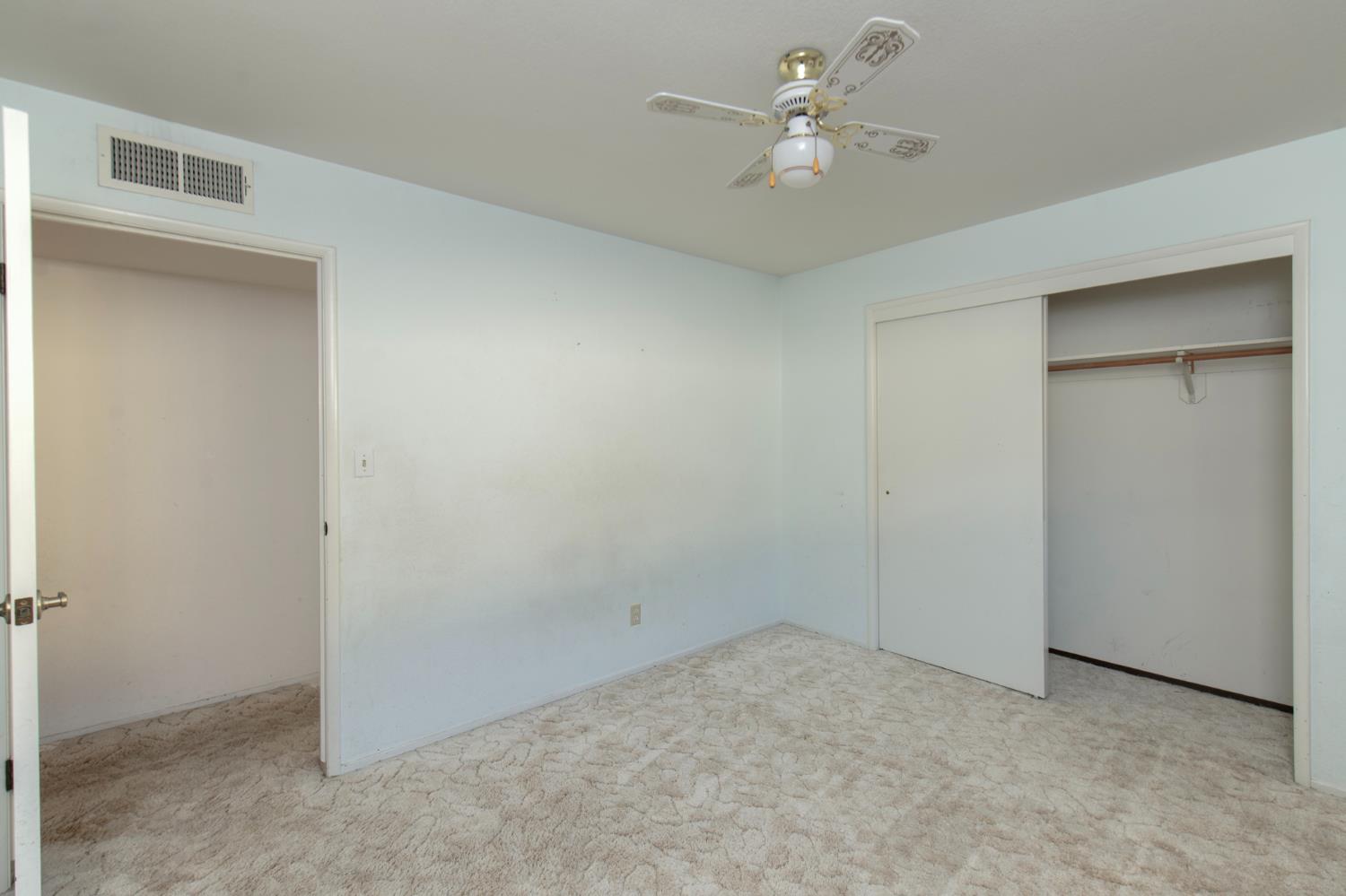 881 E Minarets Ave, Fresno, CA 93720