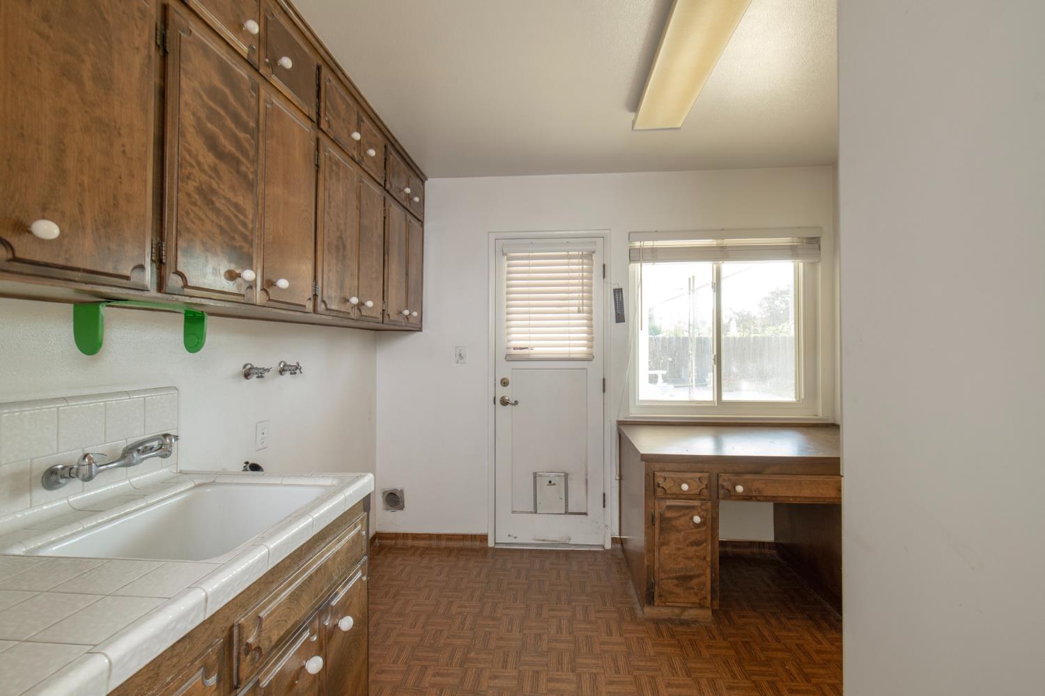 881 E Minarets Ave, Fresno, CA 93720