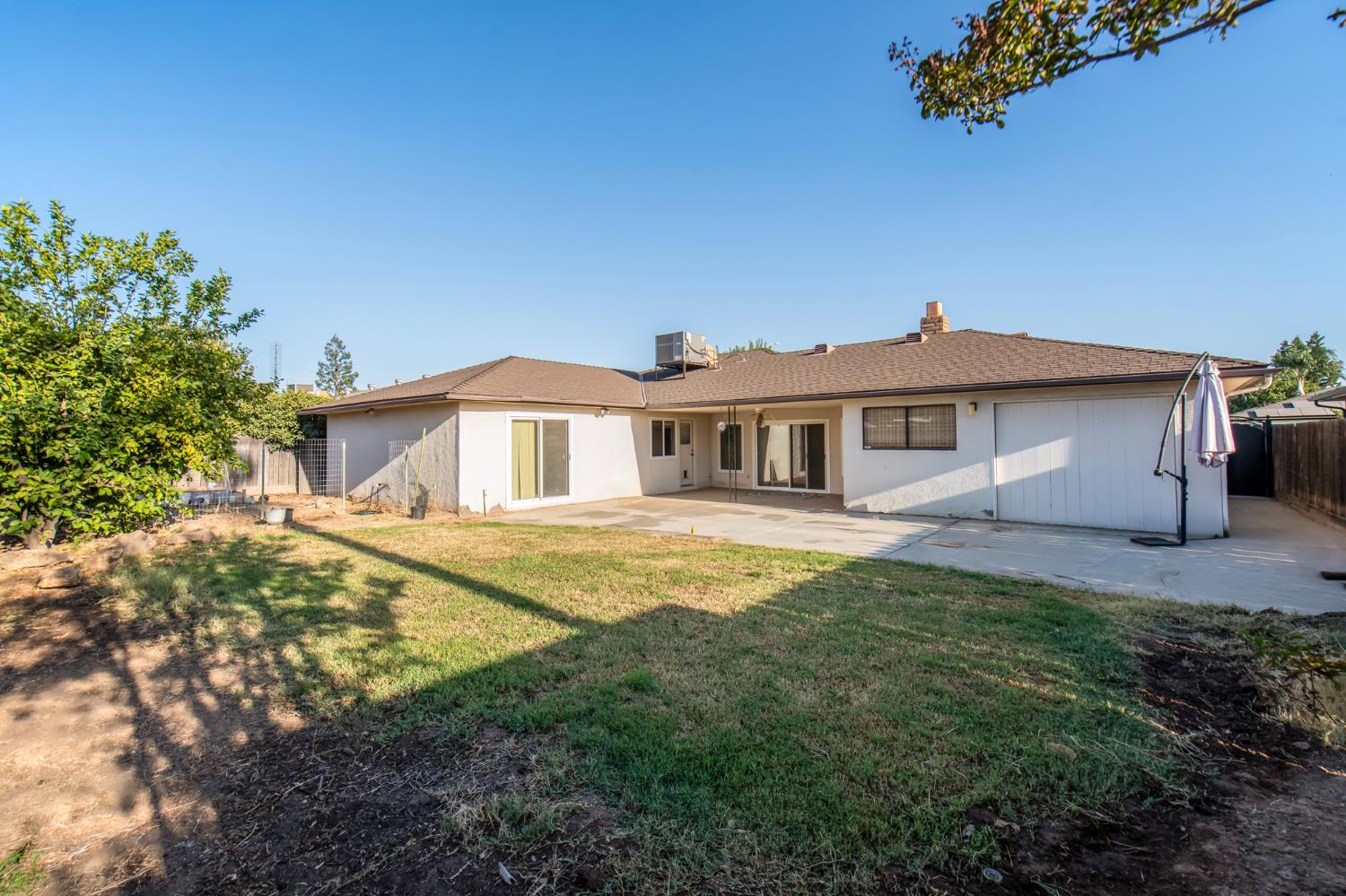 881 E Minarets Ave, Fresno, CA 93720