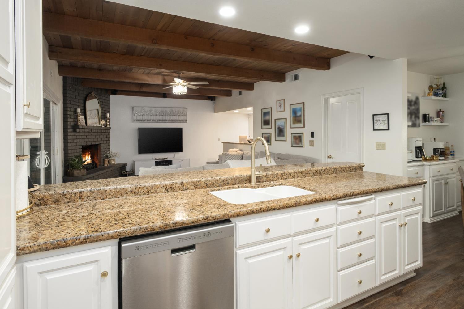 3030 Bonander Ave, Kingsburg, CA 93631
