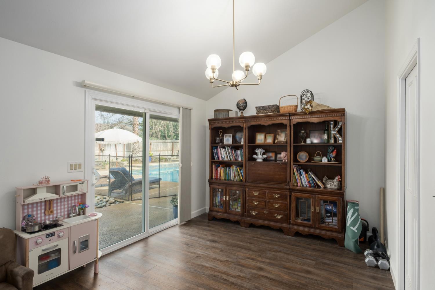 3030 Bonander Ave, Kingsburg, CA 93631