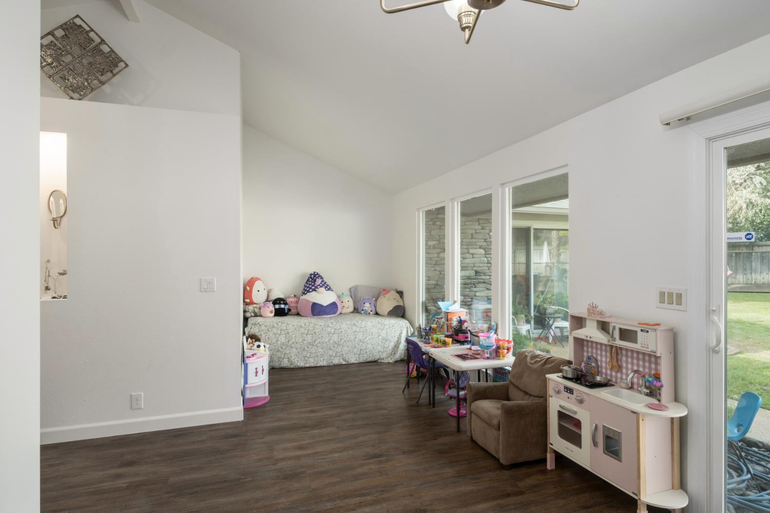 3030 Bonander Ave, Kingsburg, CA 93631