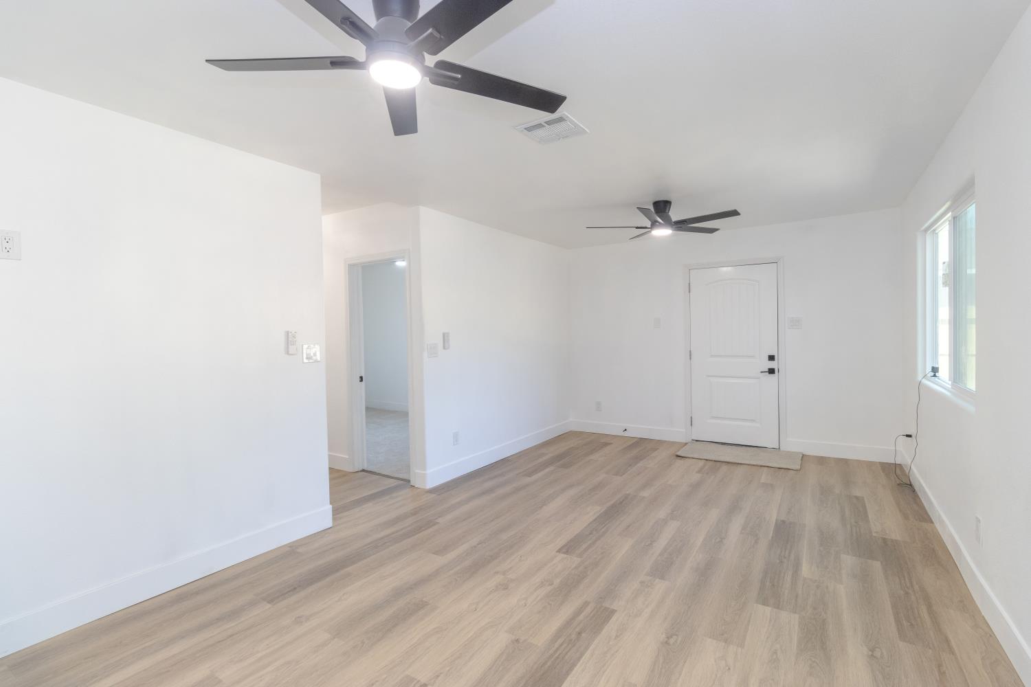 3052 E Lamona Ave, Fresno, CA 93703