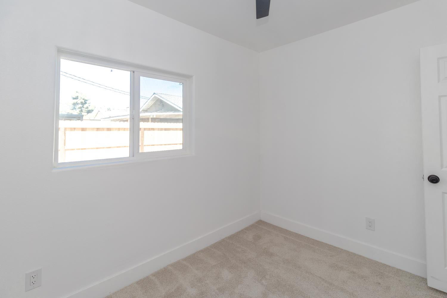 3052 E Lamona Ave, Fresno, CA 93703