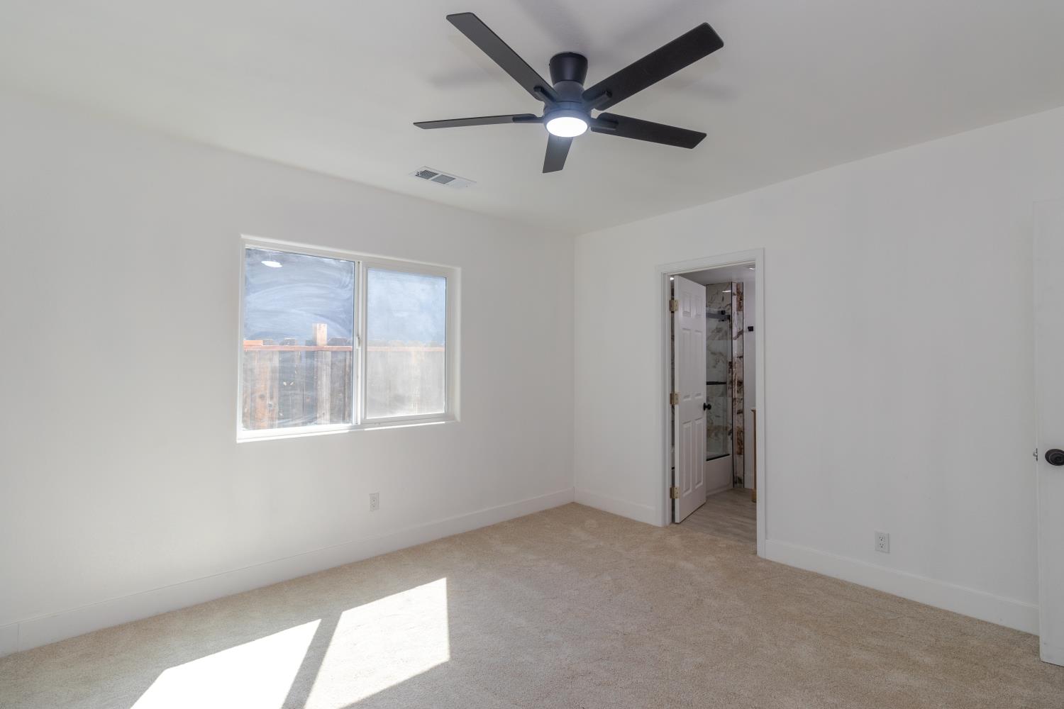 3052 E Lamona Ave, Fresno, CA 93703