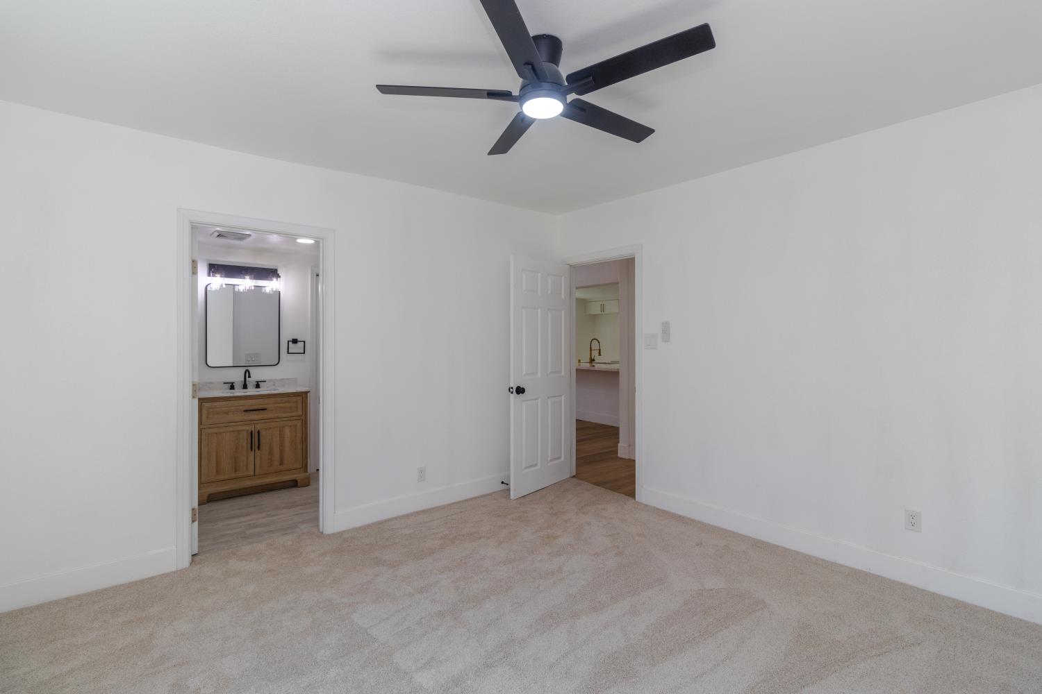 3052 E Lamona Ave, Fresno, CA 93703