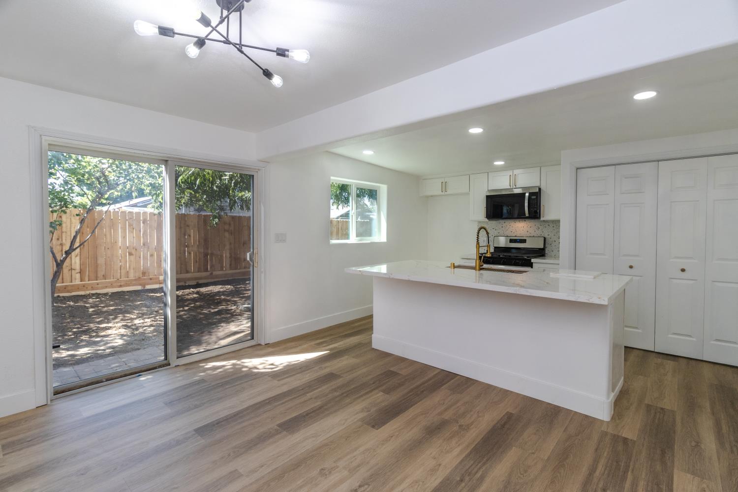 3052 E Lamona Ave, Fresno, CA 93703
