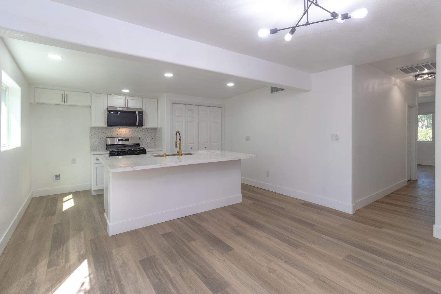 3052 E Lamona Ave, Fresno, CA 93703