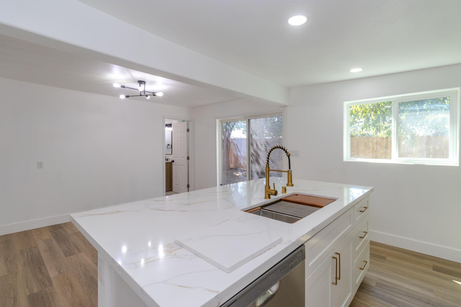 3052 E Lamona Ave, Fresno, CA 93703