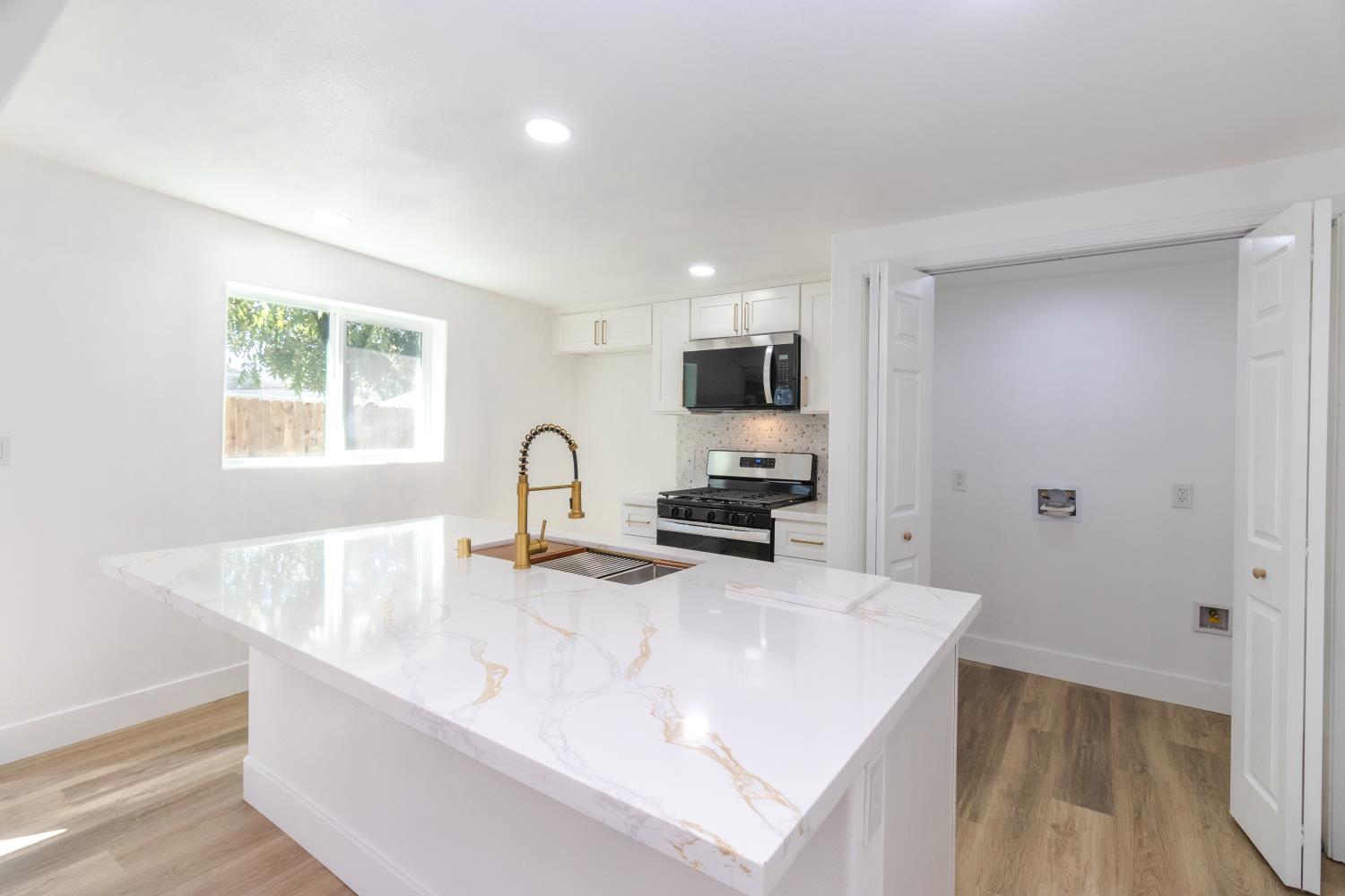 3052 E Lamona Ave, Fresno, CA 93703
