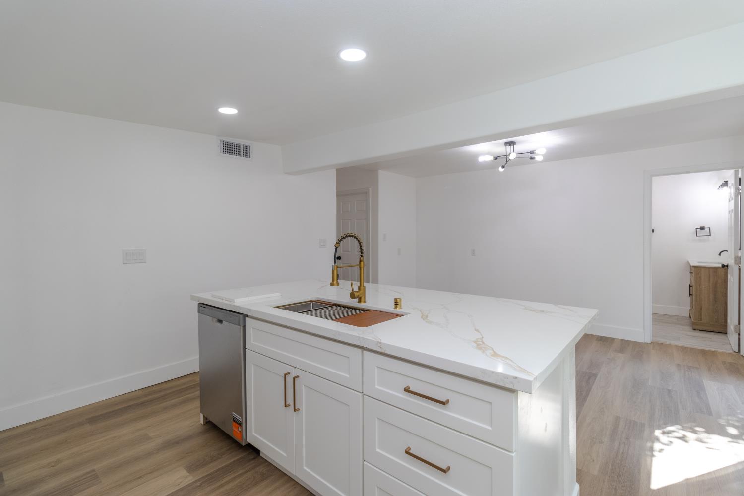 3052 E Lamona Ave, Fresno, CA 93703