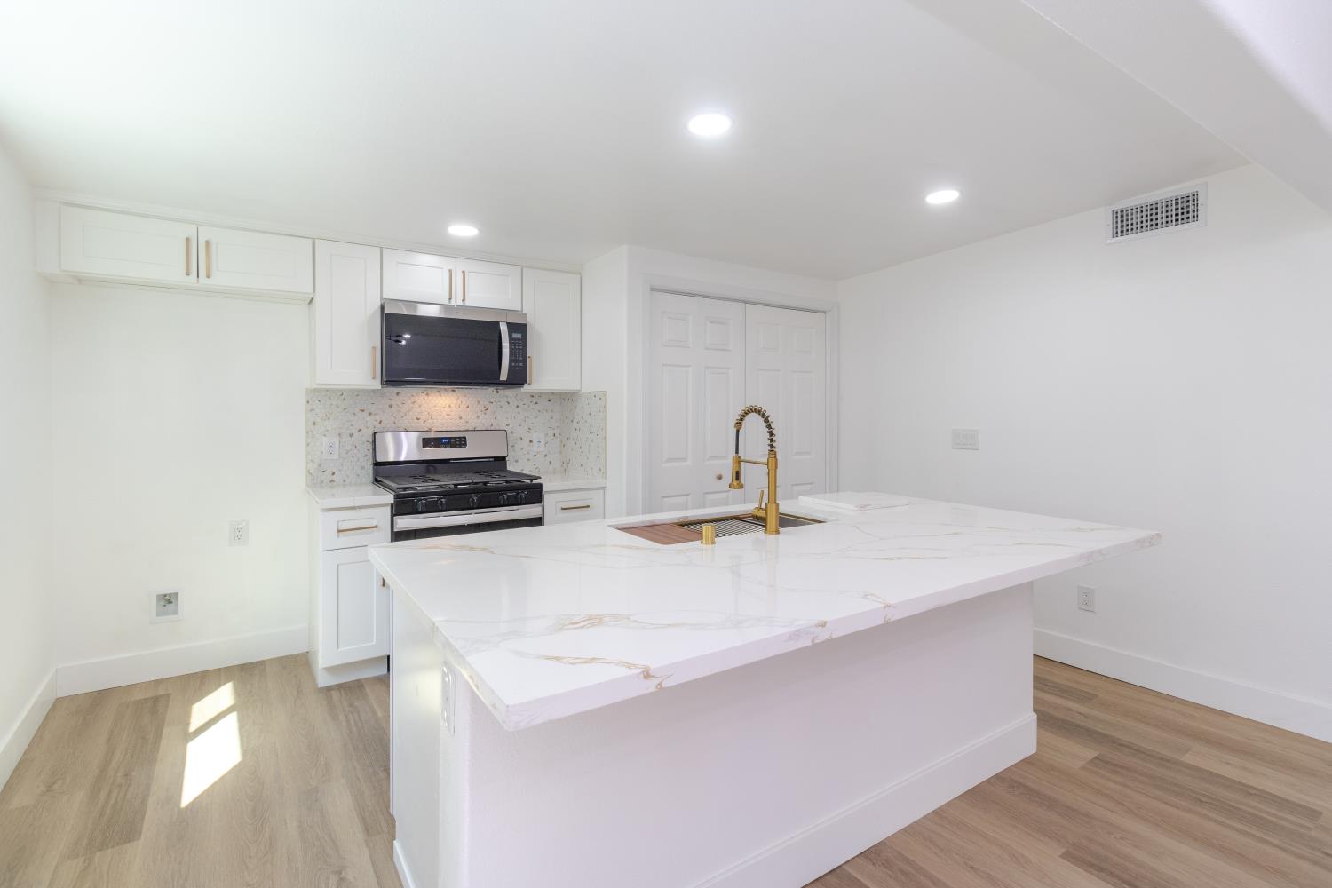 3052 E Lamona Ave, Fresno, CA 93703