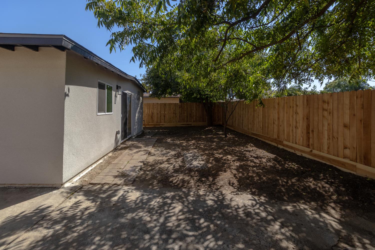 3052 E Lamona Ave, Fresno, CA 93703