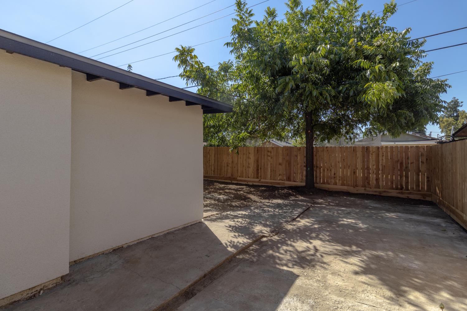 3052 E Lamona Ave, Fresno, CA 93703
