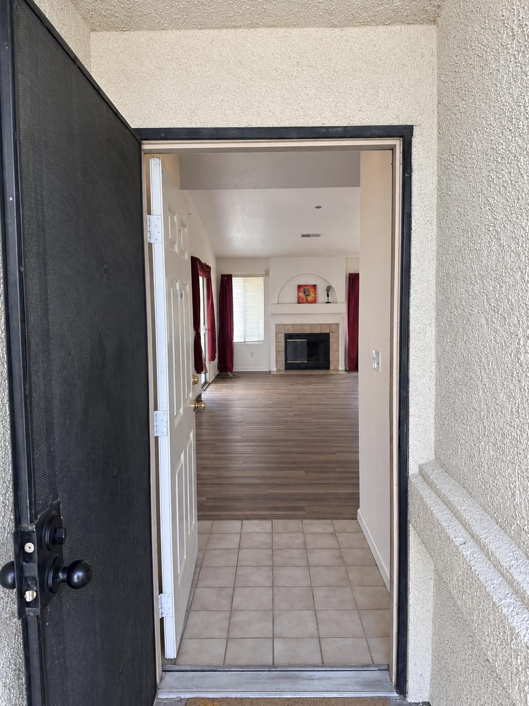 320 Rosalie Ct E, Los Banos, CA 93535