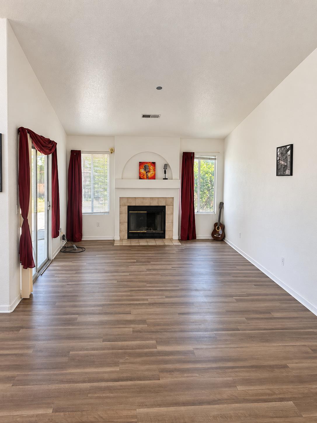 320 Rosalie Ct E, Los Banos, CA 93535