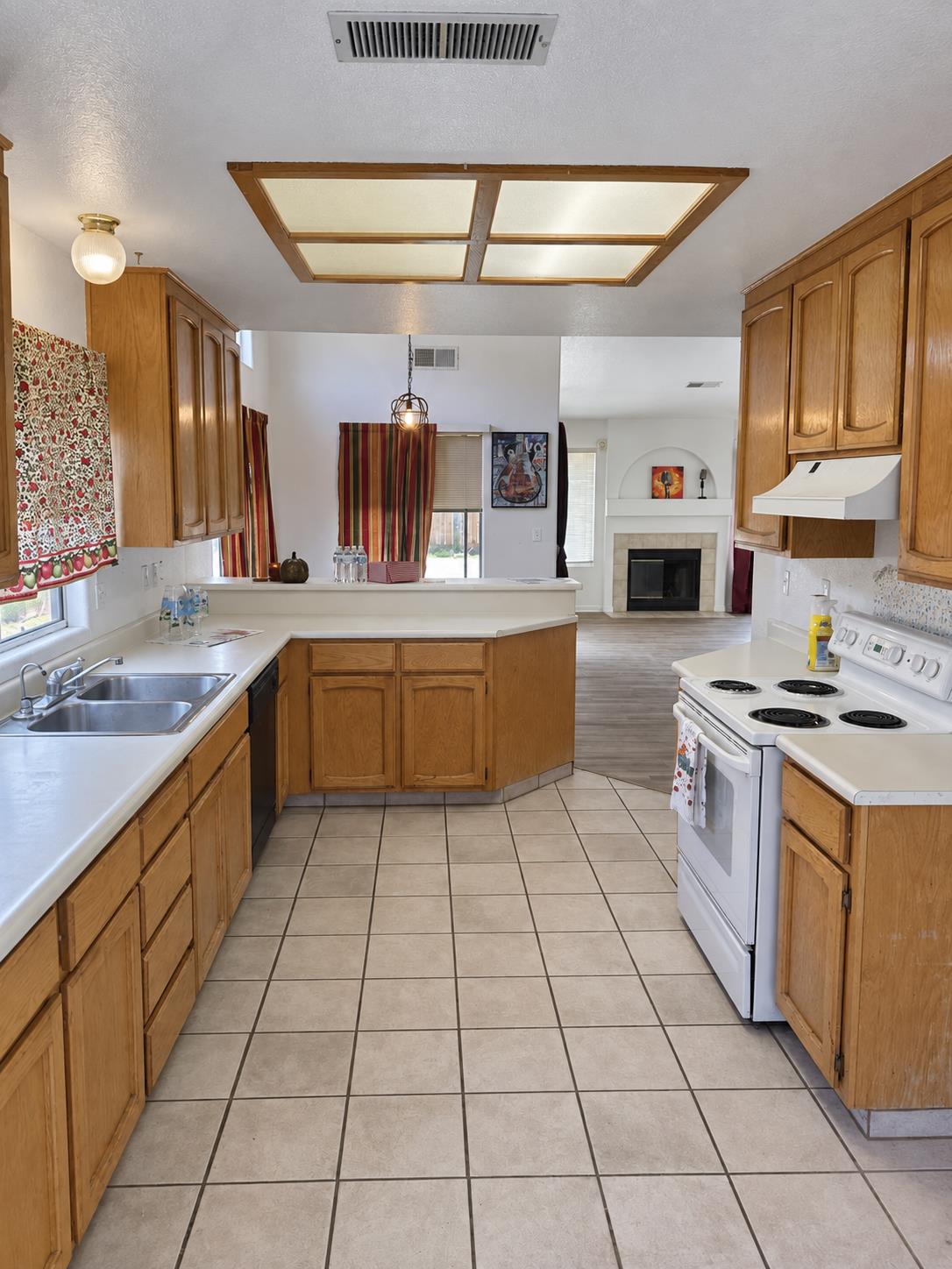 320 Rosalie Ct E, Los Banos, CA 93535