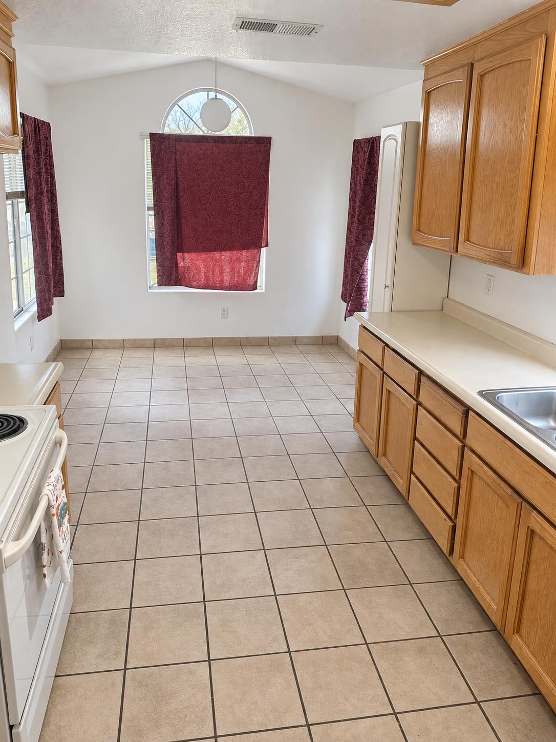 320 Rosalie Ct E, Los Banos, CA 93535