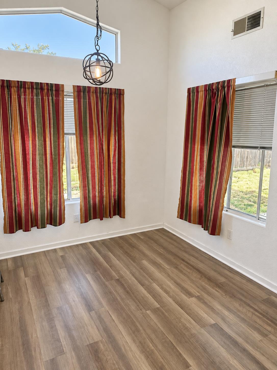 320 Rosalie Ct E, Los Banos, CA 93535