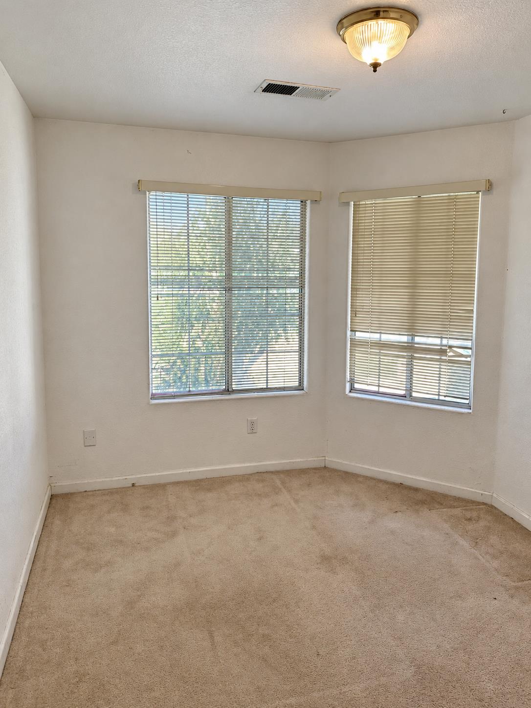 320 Rosalie Ct E, Los Banos, CA 93535