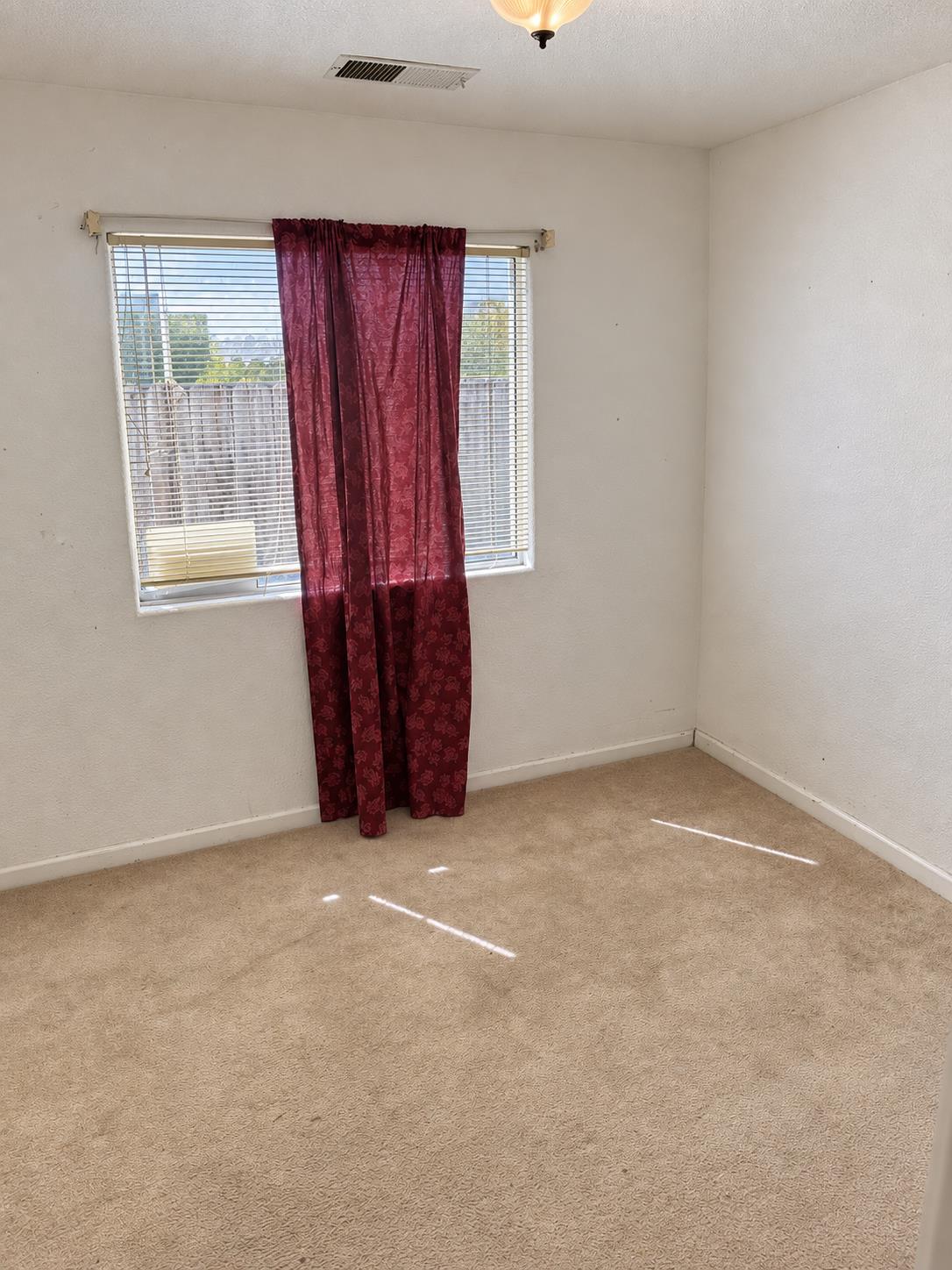 320 Rosalie Ct E, Los Banos, CA 93535